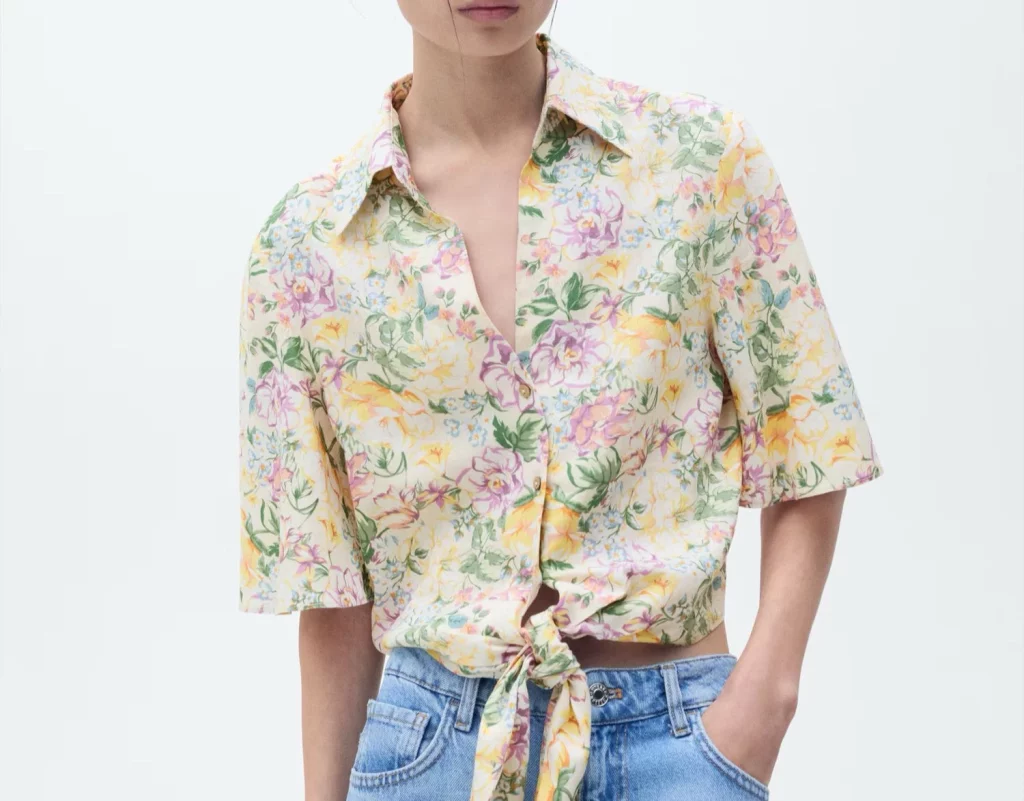 Camisa floral con nudo de Mango