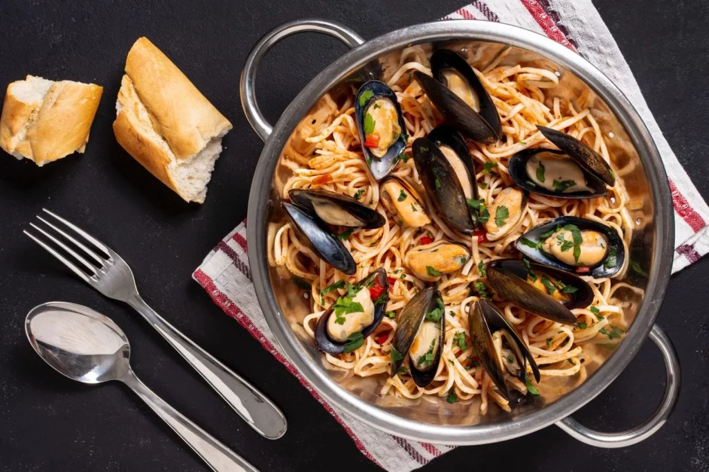 Así de fácil de hacer es la fideuá valenciana que enamora por su intensidad y sabor a mar 6 Moncloa Ingredientes para una exquisita fideuá valenciana