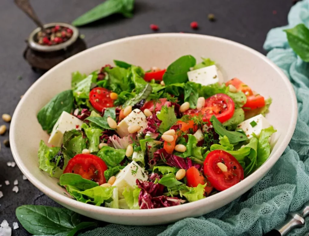 Cambia este ingrediente en tus ensaladas y verás cambios en tu cuerpo desde la primera semana 33 Moncloa El ingrediente que deberías dejar por fuera de tus ensaladas