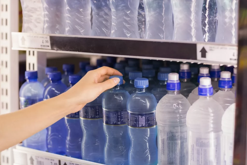 CONTAMINANTES INVISIBLES: LO QUE NO TE CUENTAN SOBRE EL PLÁSTICO
