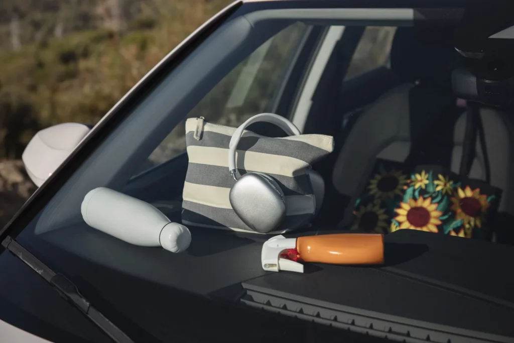 Ojo si llevas este objeto en el coche: La DGT avisa de una multa sorprendente de 80€ 23 Moncloa CÓMO EVITAR SANCIONES Y AUMENTAR LA SEGURIDAD SEGÚN LA NORMATIVA