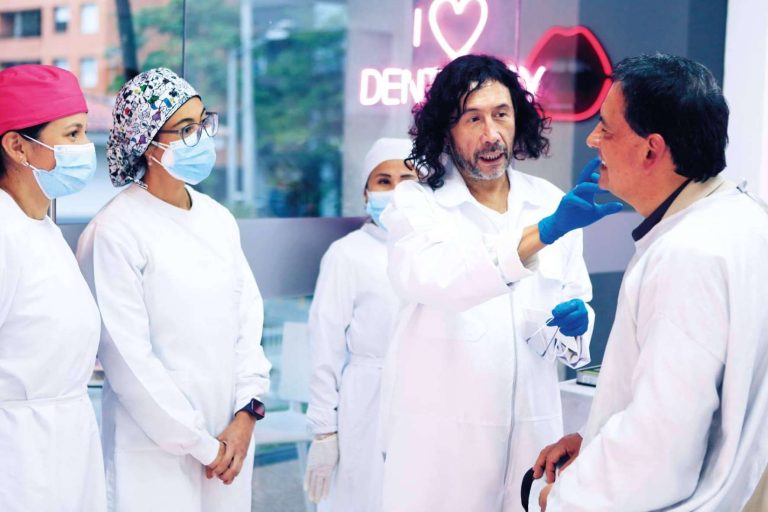 Diseño de sonrisa colombiano; Odontología de Marlon Becerra y su estética avanzada en el turismo dental internacional