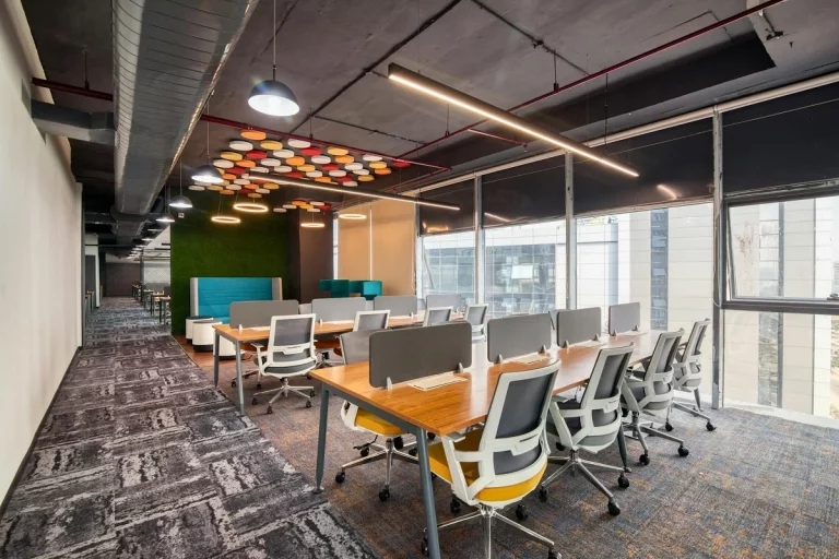 Cómo elegir las mejores mamparas de oficina de Madrid para tu espacio de trabajo