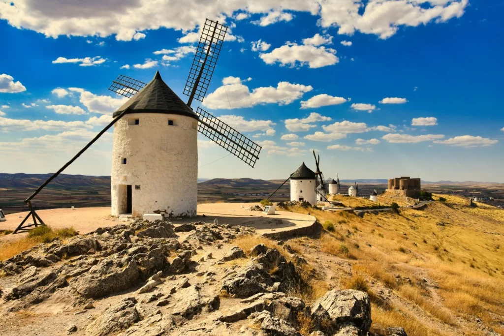 Viaja al campo de batalla de Don Quijote en Toledo: molinos gigantes que aún puedes 'luchar' contra ellos 26 Moncloa TOLEDO EVENTOS Y CELEBRACIONES: CUANDO EL QUIJOTE COBRA VIDA