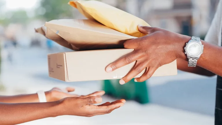 Ojo si Amazon te trae un paquete inesperado, porque puede ser el primer paso de una estafa