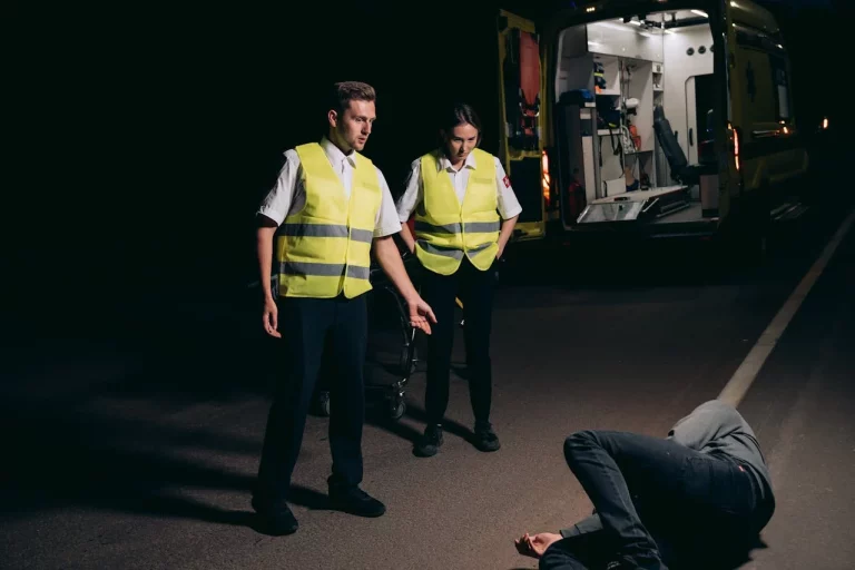 Aprende la conducta PAS que exige la DGT y actúa con eficacia si presencias un accidente de tráfico