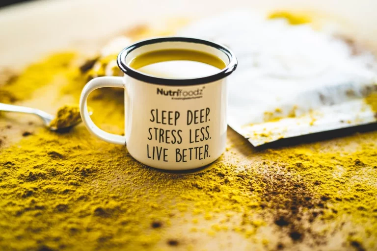 Así es el té ayurvédico de moda que todos quieren: menos inflamación y nada de estrés con un solo sorbo natural