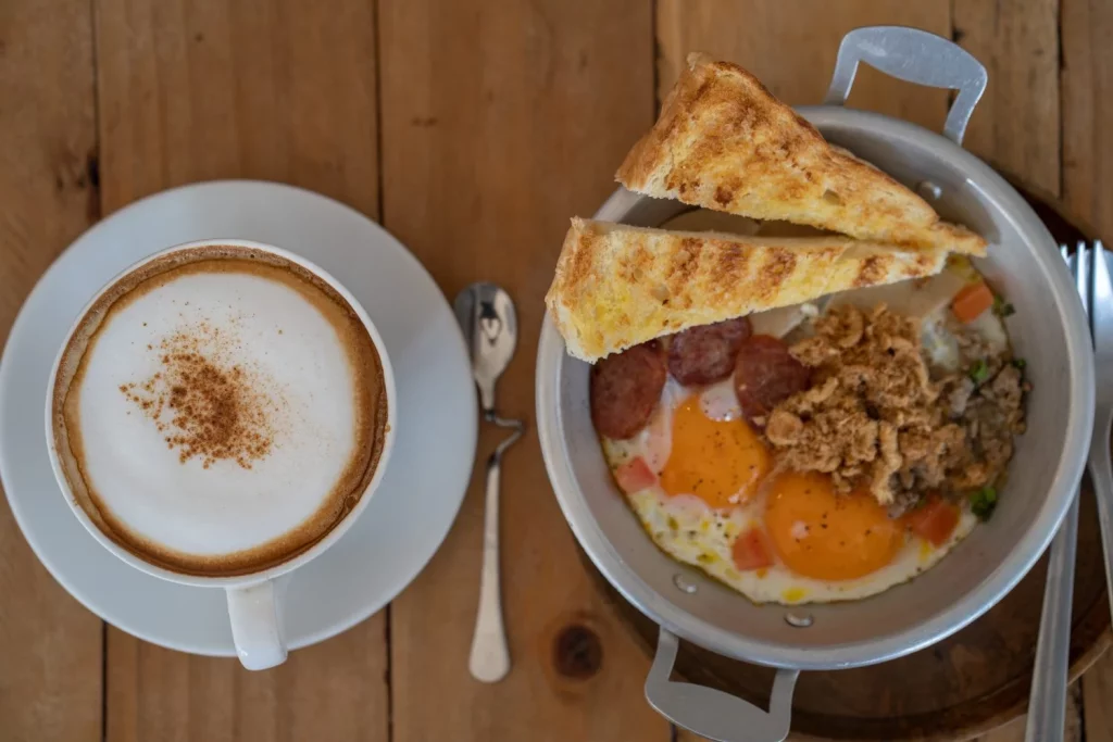 El famoso desayuno rápido que la OMS desaconseja y muchos tomamos todos los días 12 Moncloa CONSECUENCIAS METABÓLICAS DE ESTOS HÁBITOS ALIMENTARIOS