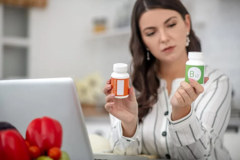Estos 3 errores comunes al tomar vitaminas que anulan su efecto