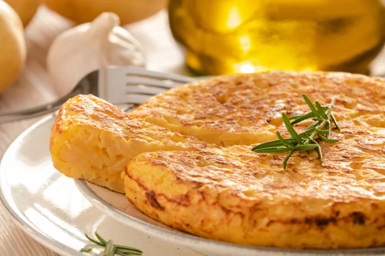 La tortilla de patatas que no engorda para zampar sin remordimientos y está de vicio