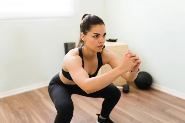 No tienes que sudar una hora en el gimnasio, este es el único tipo de ejercicio que la ciencia ha demostrado que frena el envejecimiento