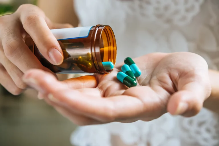 ¿Cortas tus pastillas? Los farmacéuticos desvelan el riesgo que nadie te cuenta.