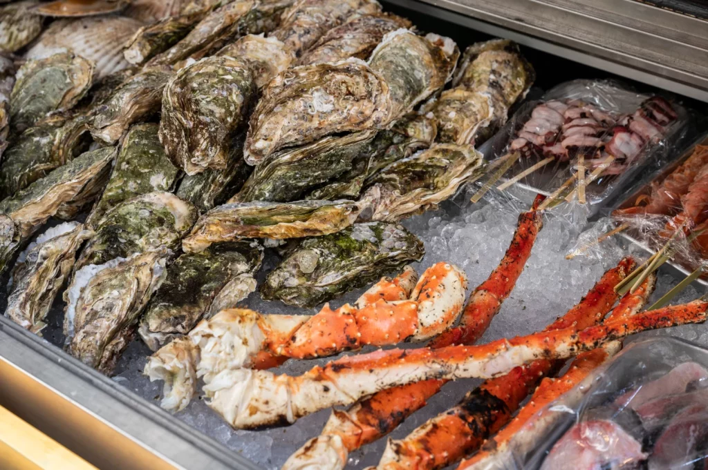 El truco de los locales para comer el mejor marisco de Galicia sin pagar los precios para turistas. 14 Moncloa MÁS ALLÁ DEL PRECIO: LA EXPERIENCIA DEL MERCADO