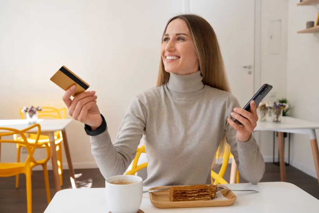 Jamás pagues con tu tarjeta en estos tres sitios: La advertencia de un experto en ciberseguridad para proteger tu dinero 15 Moncloa EL PASEO DE TU TARJETA EN RESTAURANTES: UN VIAJE CON DEMASIADOS RIESGOS