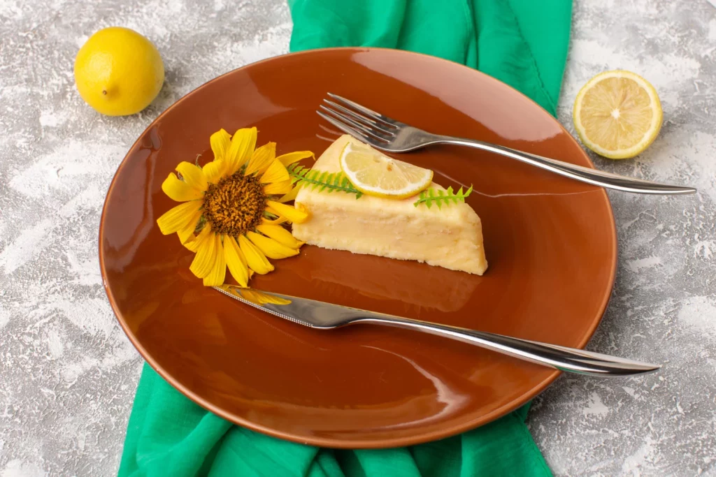 El postre de limón más refrescante y sin complicaciones: tres ingredientes para sorprender a tus invitados en tu próxima cena veraniega 24 Moncloa MÁS ALLÁ DE LA CUCHARA: VERSATILIDAD INESPERADA DE ESTA DELICIA CÍTRICA