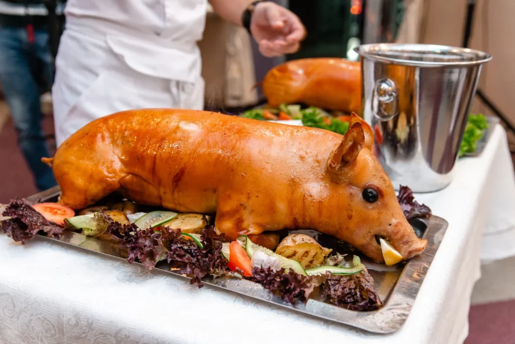 El truco oculto de los asadores de León para que el cochinillo quede crujiente por fuera y meloso por dentro y no es echarlo agua 19 Moncloa EL MANUAL DEL MAESTRO ASADOR CASERO: EVITA ESTOS ERRORES CLAVE