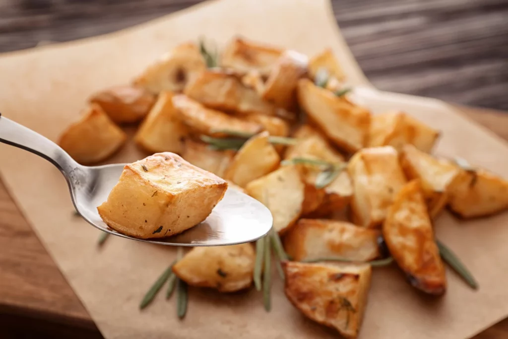 Con esta freidora de aire logras patatas crujientes con solo una cucharada de aceite: la receta definitiva 11 Moncloa SAL, ROMERO Y EL TOQUE MÁGICO PARA TUS PATATAS