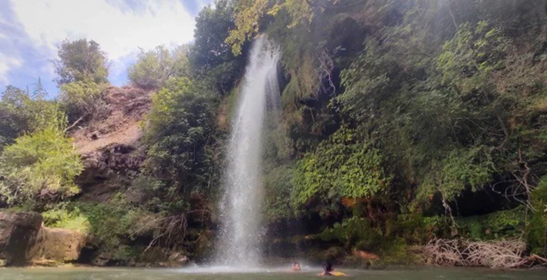 España tiene un México secreto el cenote de aguas turquesas que te espera y es una joya natural