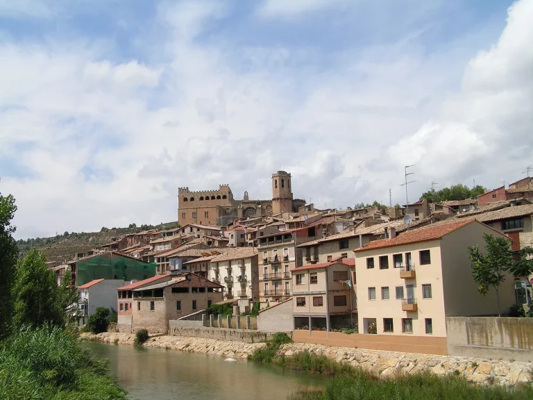 La llaman la ‘Toscana española’ y es la escapada perfecta para amantes del vino y los pueblos de piedra