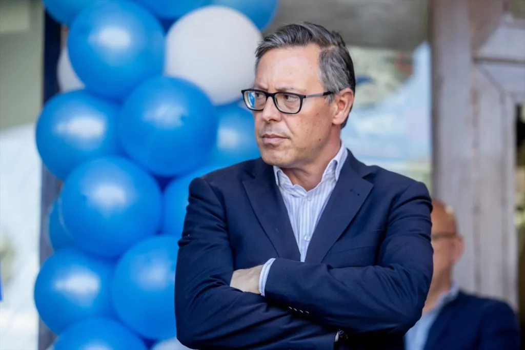 Alfonso Serrano (PP): "Sánchez tiene con Ayuso una obsesión psicopática y obsesiva" 2 Moncloa EuropaPress 6743576 secretario general pp madrid alfonso serrano inauguracion nueva sede Moncloa