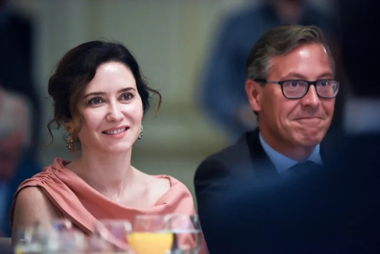 El PP consagra al binomio Serrano Ayuso como el modelo para derrotar a Sánchez