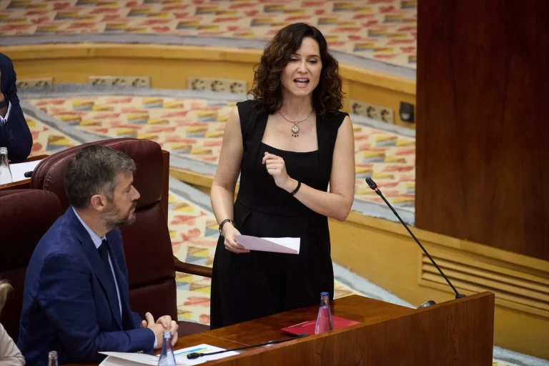 Ayuso arremete contra el PSOE: «Vaya noche de encierro han pasado para organizar otra operación de Estado»