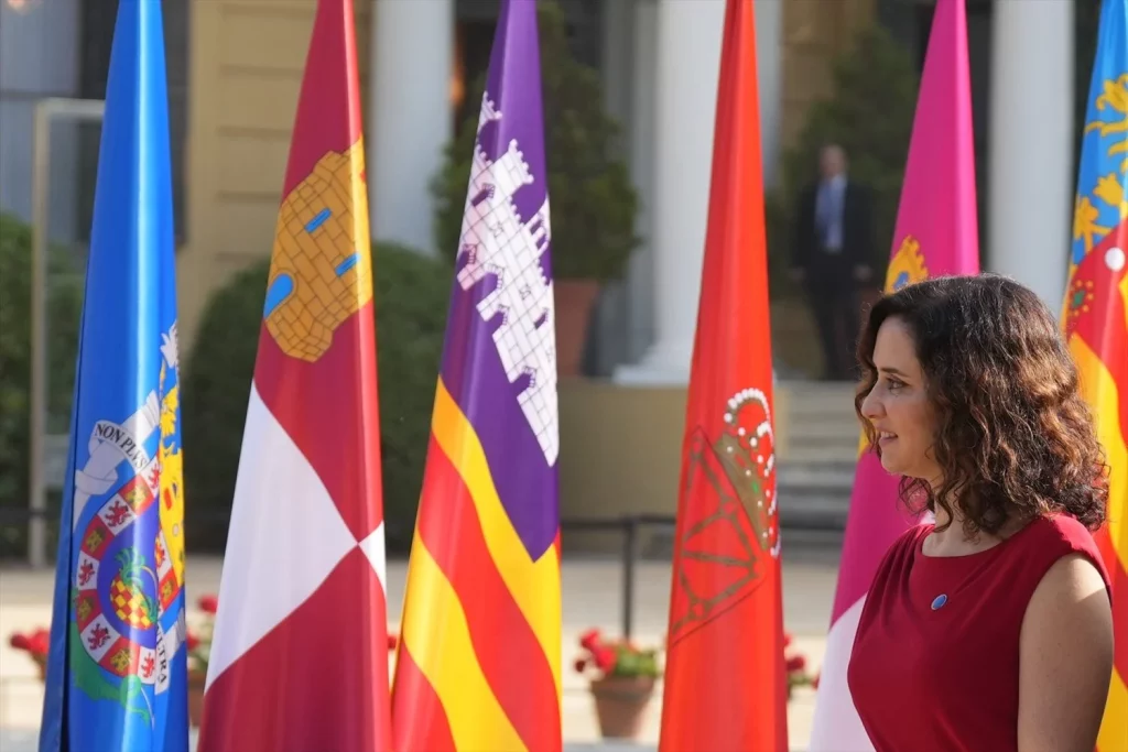 EuropaPress 6778640 presidenta comunidad madrid isabel diaz ayuso llegada xxviii conferencia Moncloa