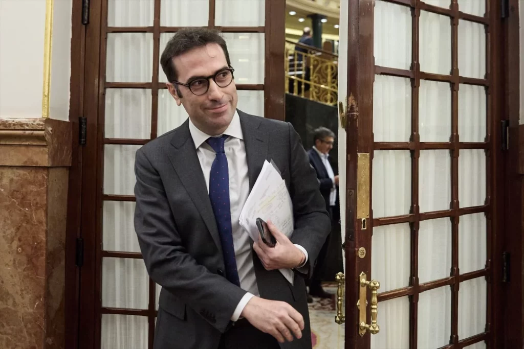 EuropaPress 6820418 ministro economia carlos cuerpo pleno congreso diputados 25 junio 2025 Moncloa