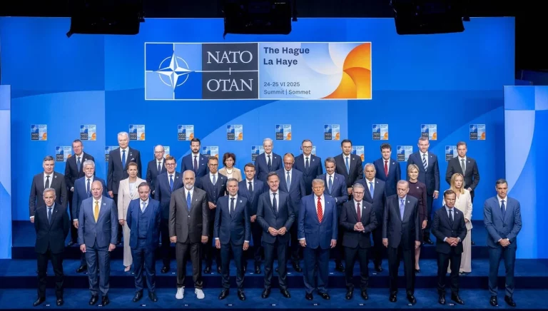 Sánchez tiene su propia foto de las ‘Azores’ mientras acepta el 5% del gasto de la OTAN