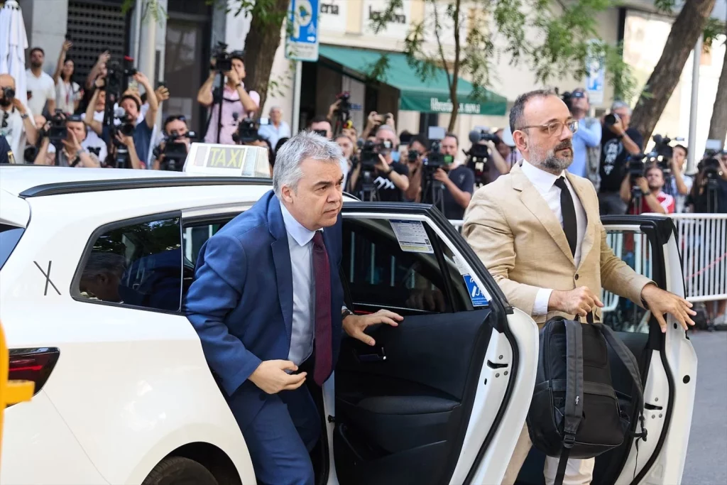 Caso Koldo: UPN sólo se interesa por el túnel de Belate pero el Supremo no lo investiga 1 Moncloa Caso Koldo: Santos Cerdán llegando al Supremo. EP