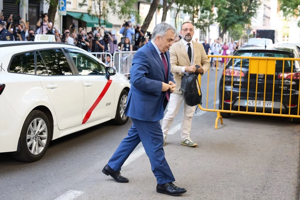 El Supremo rechaza el careo de peritos que solicitó la defensa de Cerdán 2 Moncloa Santos Cerdán a su llegada al Supremo. EP