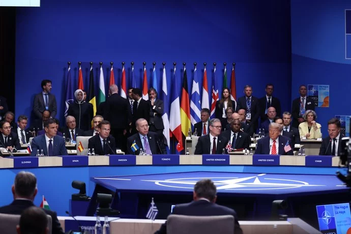 Trump, Aznar, Peinado y Vera dan oxígeno a Pedro Sánchez en su peor momento 1 Moncloa OTAN2 Moncloa