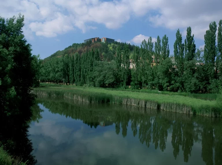 Escapada ‘low cost’ de lujo: Este Parador en un pueblo con encanto de Soria tiene ofertas que no podrás creer