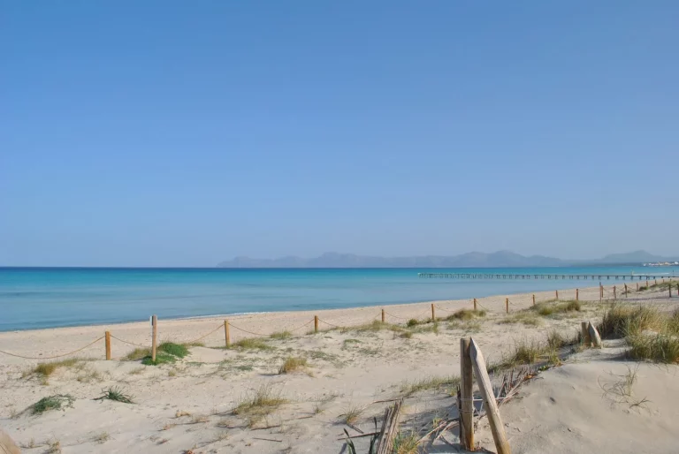 La playa de España que se lleva el título de ‘las Maldivas del Mediterráneo’, y no es Peñíscola ni Cala Santanyí