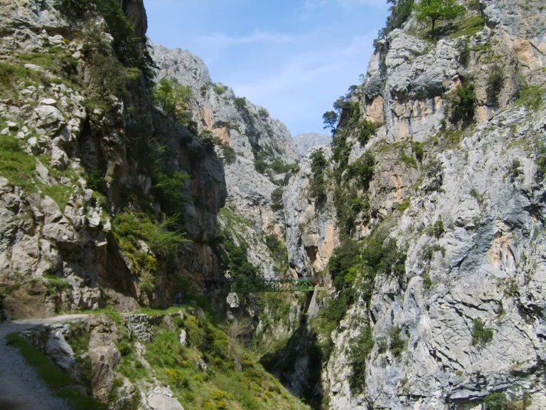 ¿Buscas aventura este verano? La ruta de senderismo más espectacular de España te espera: vistas que cortan la respiración y adrenalina garantizada