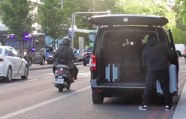 Un informe recoge que el día del apagón algún VTC recaudó hasta 1.000€ sin fiscalizar 1 Moncloa VTC carril buis Moncloa