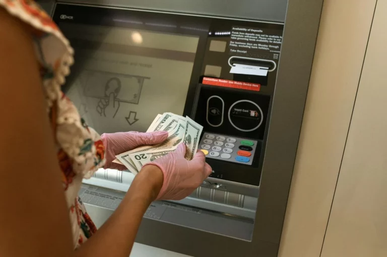 Los cajeros automáticos de los bancos en España serán irreconocibles desde finales de junio