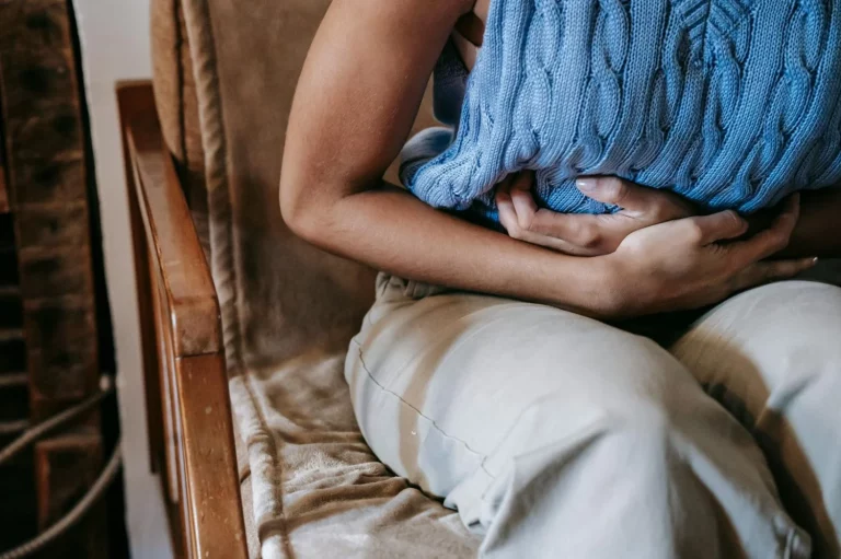 No es magia, este aceite natural puede aliviar los síntomas del síndrome premenstrual