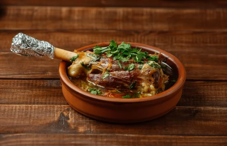 Aprende a hacer el rabo de toro cordobés con todo el sabor y la pasión de Andalucía