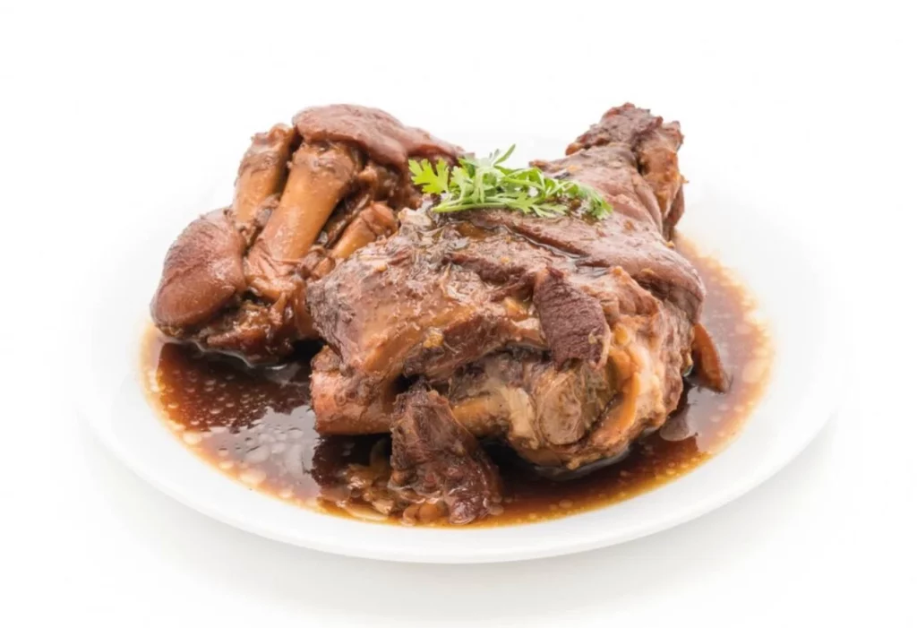 Aprende a hacer el rabo de toro cordobés con todo el sabor y la pasión de Andalucía 14 Moncloa La pasión andaluza se siente en cada cucharada de este plato