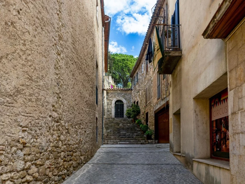 A un paso de Madrid encontrarás este pueblo repleto de historia y tradiciones increíbles por descubrir 10 Moncloa Senderismo, río y desconexión cerca a Madrid