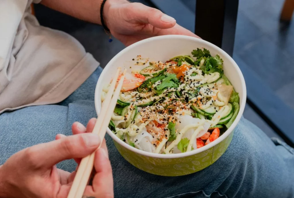 Si quieres vientre plano, evita esta cena habitual y prueba esta alternativa más ligera 28 Moncloa Un vientre plano necesita cenas ligeras y equilibradas