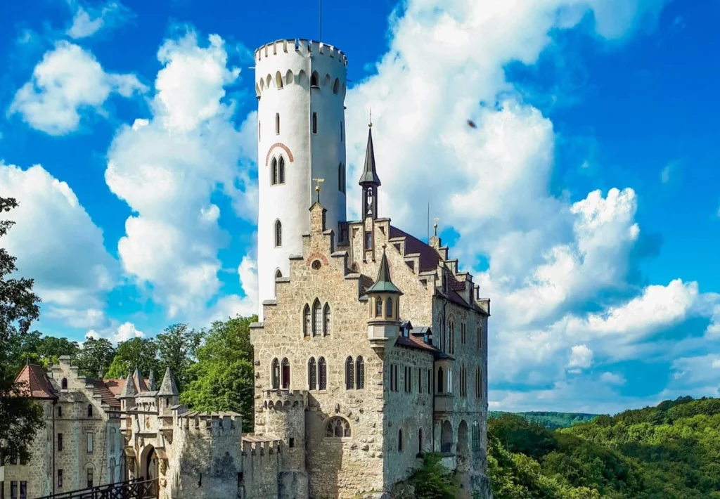 Descubre esta fortaleza medieval en Castilla y León que esconde un pozo imposible y secretos de nobles prisioneros 24 Moncloa Castilla y León entre almenas, piedra y leyendas