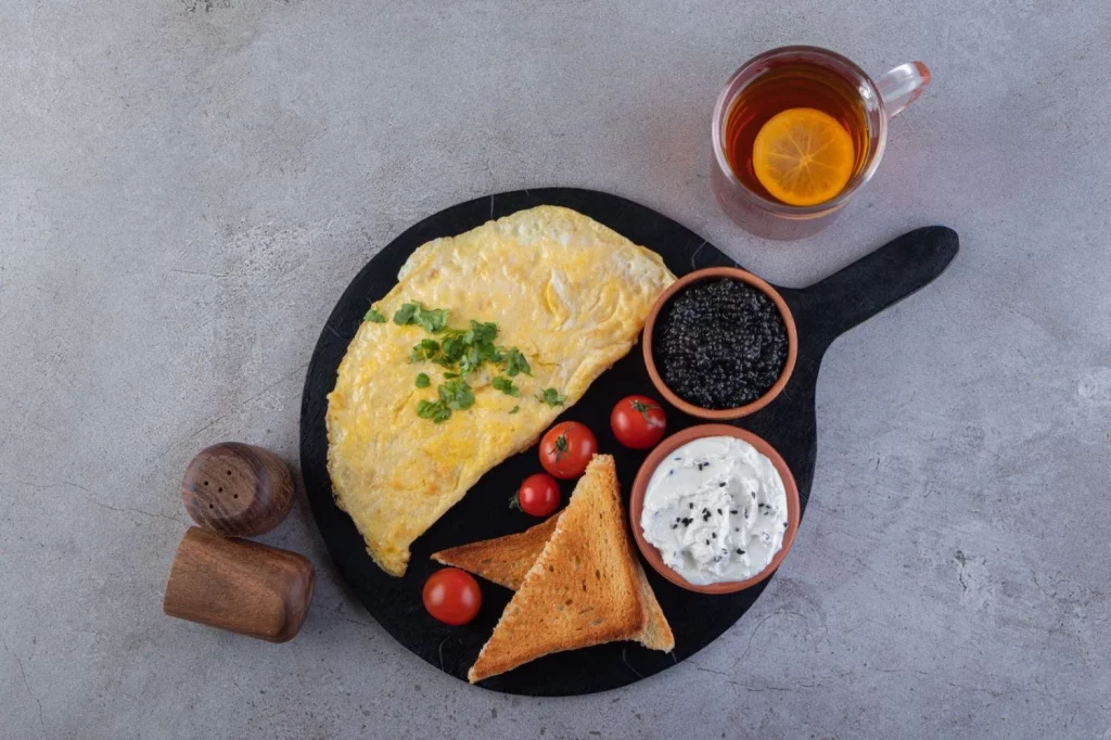¿Sabías que la tortilla francesa es un invento español? Descubre porque recibe ese nombre 35 Moncloa De la necesidad a la mesa diaria