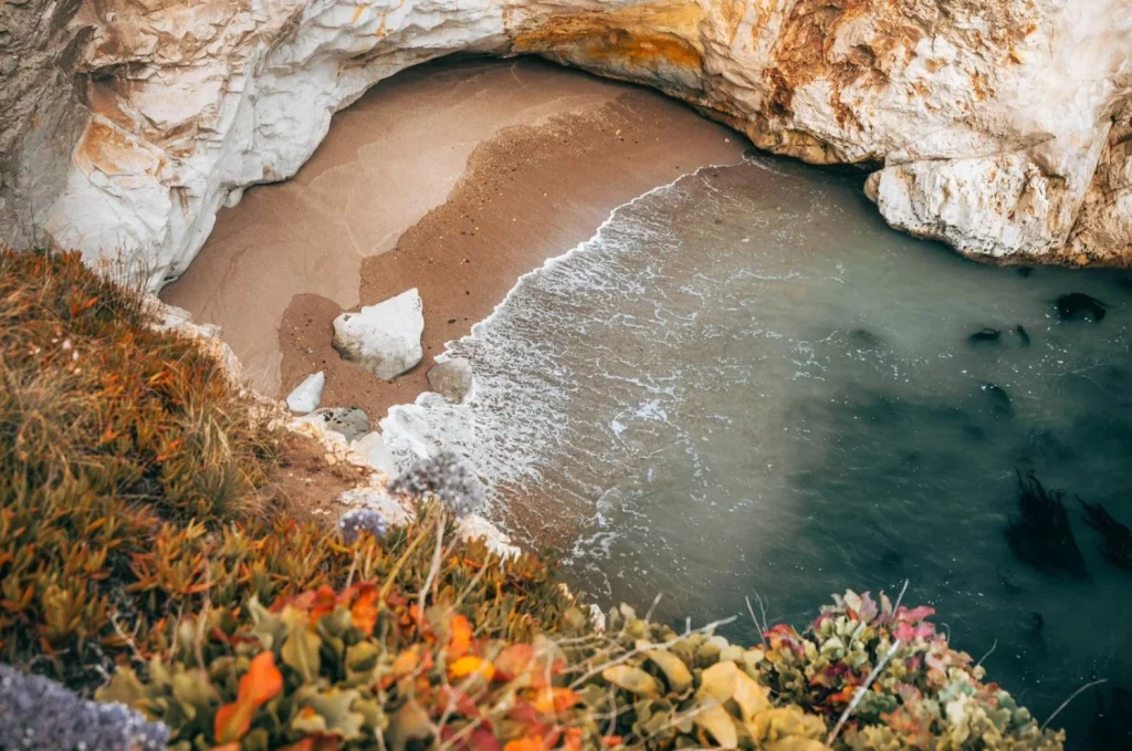 La cala secreta de Galicia que aparece y desaparece como por arte de magia 21 Moncloa Galicia y el encanto escondido de Cala Sonreiras