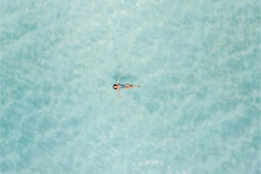 Así es la piscina de Andalucía que honra la cultura del agua y fue lugar de “peregrinación” femenina 21 Moncloa Andalucía ofrece un espacio con historia y cultura