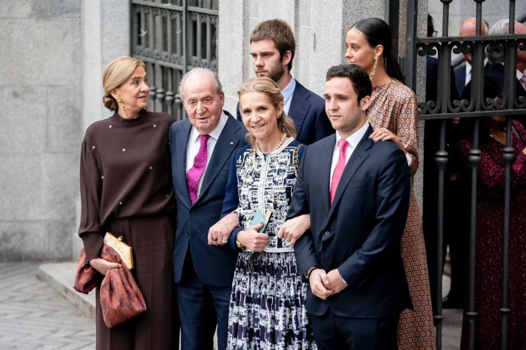 La infanta Elena, preocupada por Froilán en Abu Dabi mientras crece el conflicto en la región 18 Moncloa Froilán y su nueva vida en Abu Dabi