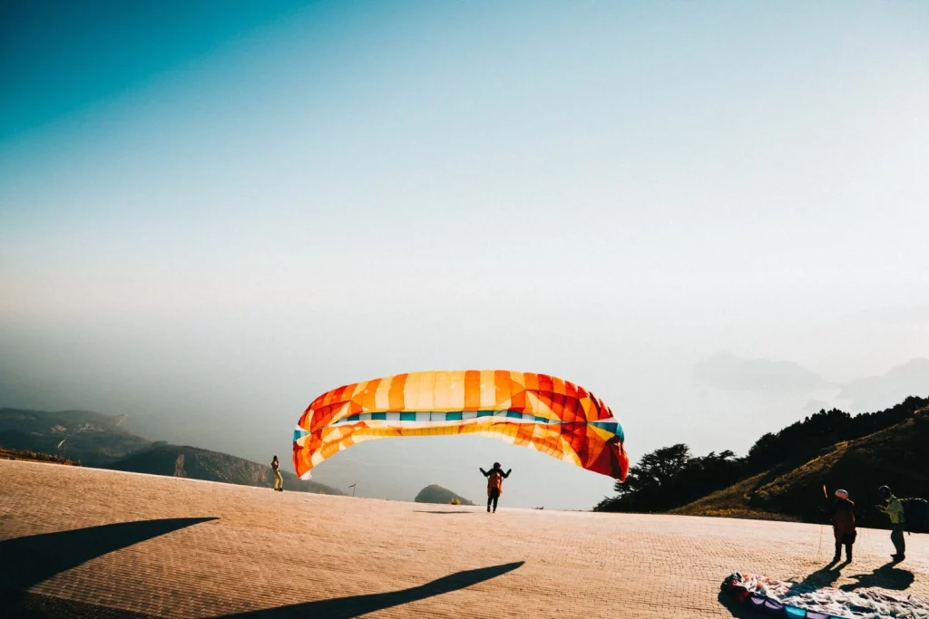 Castejón y el parapente  sobre los pirineos 