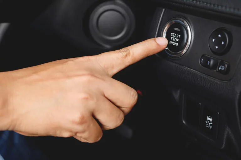 La nueva norma de la DGT que prohíbe esto en tu coche y entra en vigor este año: muchos lo tienen sin saberlo