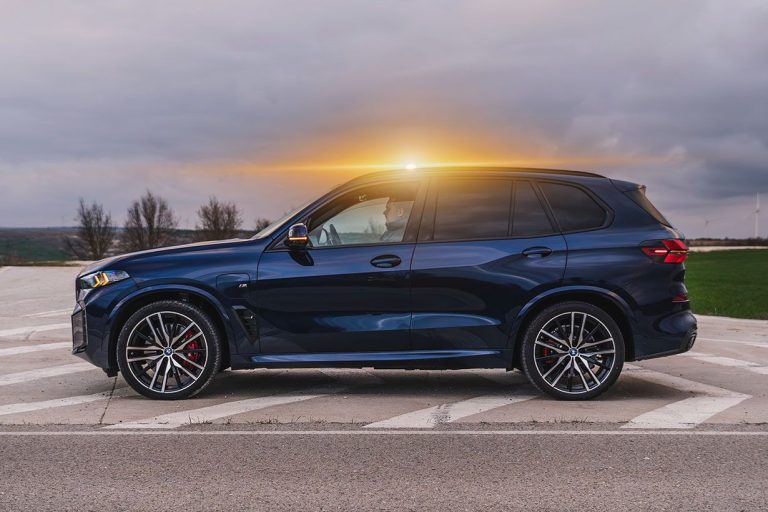 Ryme Automotive lanza su baliza V16 conectada con geolocalización gratuita hasta 2040